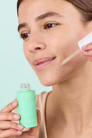 Çinko ve Organik Meyve Asitli Leke Karşıtı Arındırıcı Serum - 4